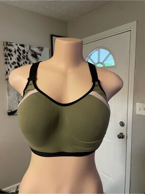 Victoria sport cupped incredible sports bra Olive & Black Sports Bra 34DDD